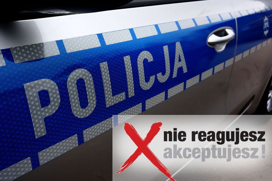 Na grafice widac bok radiowozu z napisem Policja oraz poniżej slogan "Nie reagujesz akceptujesz" 