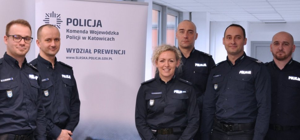 zdjęcie kolorowe: 6 policjantów z Wydziału Prewencji KWP Katowice