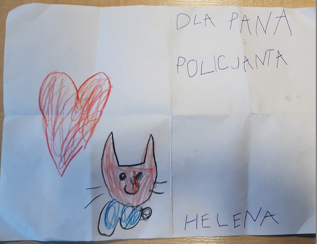 zdjęcie kolorowe: na białej kartce narysowany kot i serce oraz napis o treści Dla Pana Policjanta Helena
