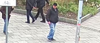 zdjęcie kolorowe: mężczyzna podejrzewany o oszustwo metoda na fałszywego policjanta