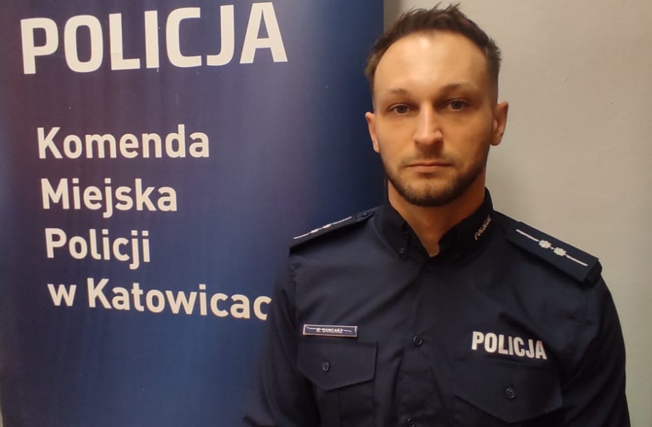 zdjęcie kolorowe: aspirant Mateusz Gancarz - kierownik dzielnicowych Komisariatu Policji I w Katowicach