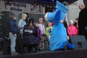 Policjantka, Sznupek i dzieci na scenie