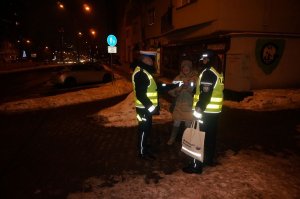 policjanci rozdawali odblaski