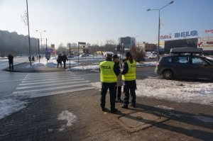 policjanci rozdawali odblaski