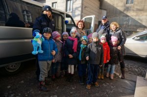 przedszkolaki w gmachu Sądu