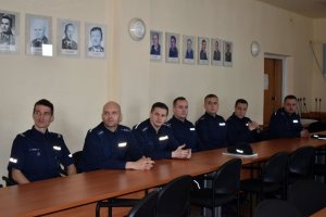 policjanci w mundurach najlepsi sportowcy z Katowic