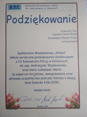 na zdjęciu widać podziękowania dla dzielnicowych z Komisariatu Policji IV w Katowicach