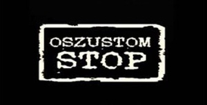 zdjęcie kolorowe: czarny plakat z białym napisem oszustom stop
