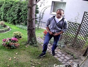 zdjęcie kolorowe: mężczyzna podejrzewany o włamanie do domu jednorodzinnego w katowickiej dzielnicy Brynów