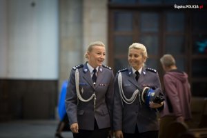 zdjęcie kolorowe: polskie policjantki współcześnie