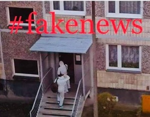 zdjęcie kolorowe: fake news dotyczący oszustów ubranych w kombinezony ochronne