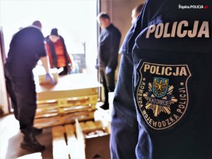 zdjęcie kolorowe: Środki ochrony sanitarnej przeznaczone dla policjantów garnizonu śląskiego