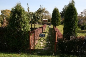 zdjęcie kolorowe: wejście na ogródek działkowy