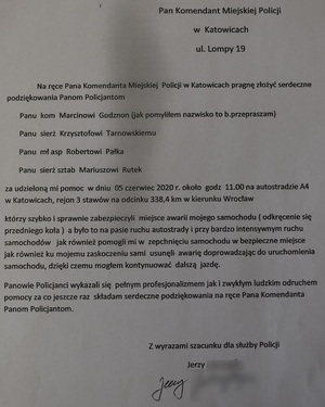 zdjęcie czarno-białe: skan podziękowań dla policjantów katowickiej drogówki