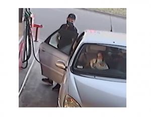 zdjęcie kolorowe: mężczyzna i kobieta podejrzewani o kradzież paliwa