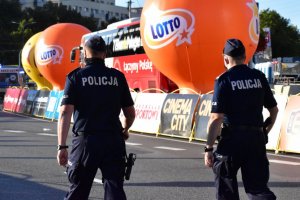 zdjęcie kolorowe: Komendanci Komendy Miejskiej Policji w Katowicach podczas zabezpieczenia wyścigu kolarskiego