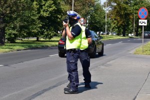 zdjęcie kolorowe: Policjanci katowickiej drogówki podczas działań &quot;Prędkość&quot;
