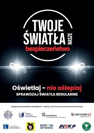 zdjęcie kolorowe: plakat na czarnym tle napis "Twoje światła nasze bezpieczeństwo. Oświetlaj - nie oślepiaj. Sprawdzaj światła regularnie"