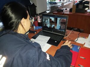 zdjęcie kolorowe: podkomisarz Adrianna Mazur podczas wirtualnego szkolenia