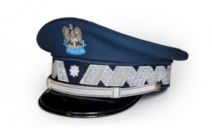 zdjęcie kolorowe: czapka policyjna generalska