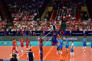 zdjęcie kolorowe: polscy siatkarze podczas meczu ze Słowenią
