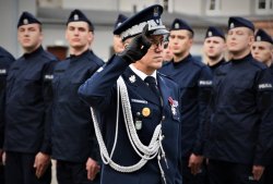 zdjęcie kolorowe: Komendant Wojewódzki Policji w Katowicach nadinsp. Roman RABSZTYN podczas uroczystego ślubowania nowych policjantów