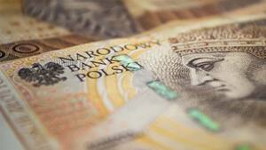 zdjęcie kolorowe: banknot 200 złotowych