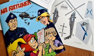 zdjęcie kolorowe: okładka komiksu &quot;Na ratunek&quot; przedstawiająca policjanta i policjantkę, policyjny śmigłowiec oraz trójkę dzieci