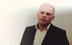 zdjęcie kolorowe: zagoniony Sylwester Suszek