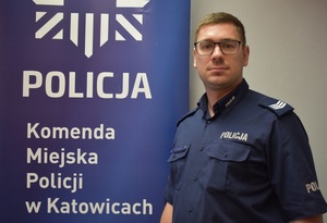 zdjęcie kolorowe: sierżant sztabowy Robert Szczerbiński dzielnicowy rejonu numer 47
