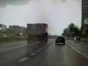 zdjęcie kolorowe: samochód ciężarowy typu wanna