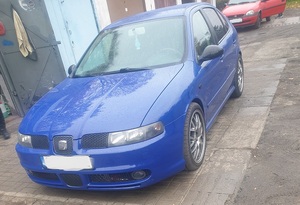 zdjęcie kolorowe: odzyskany niebieski seat leon