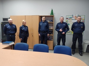 zdjęcie kolorowe:  asp. Adam Nolda,  kom. Agnieszka Jankowska,  podkom. Maciej Celiński, Komendant Miejski Policji w Katowicach insp. Arkadiusz Konowalski,  podinsp. Tomasz Spychalski