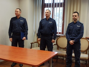 zdjęcie kolorowe: Komendant Miejski Policji w Katowicach insp. Arkadiusz Konowalski, Komendant Komisariatu V Policji w Katowicach podinsp. Daniel Syka, Nadkom. Adam Leśniak
