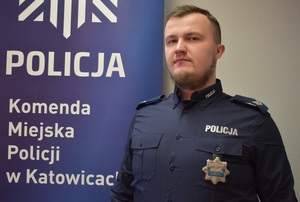 zdjęcie kolorowe: starszy sierżant Janusz Pinkas dzielnicowy rejonu numer 17