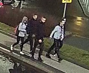 zdjęcie kolorowe: osoby podejrzewane o pobicie dwóch nastolatków