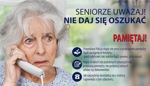 zdjęcie kolorowe: starsza pani rozmawiająca przez telefon stacjonarny. Na zdjęciu zamieszczono również tekst - porady jak nie dać się oszukać