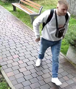 zdjęcie kolorowe: mężczyzna podejrzewany o usiłowanie włamania do mieszkania