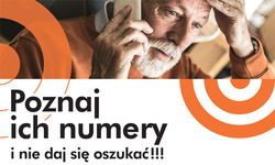 zdjęcie kolorowe: senior rozmawiający przez telefon i napis o treści Poznaj ich numery i nie daj się nabrać