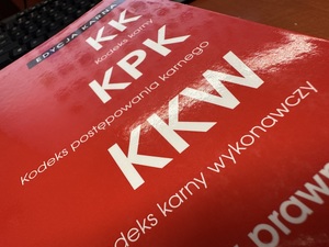 zdjęcie kolorowe: okładka zbioru ustaw w tym kodeksu karnego
