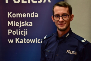 zdjęcie kolorowe: starszy sierżant Bartłomiej Wojtyczyk dzielnicowy rejonu numer 28