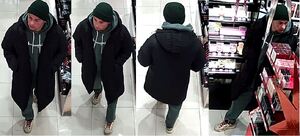 zdjęcie kolorowe: kolaż 4 zdjęć przedstawiający mężczyznę ubranego na czarno, przebywającego w sklepie kosmetycznym