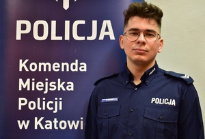 zdjęcie kolorowe: starszy sierżant Rafał Chiliński dzielnicowy rejonu numer 21
