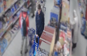 zdjęcie kolorowe: mężczyzna podejrzewany o kradzież sklepową