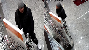 zdjęcie kolorowe: przedstawiające wizerunek sprawcy kradzieży w salonie optycznym