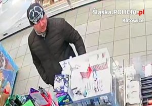 zdjęcie kolorowe: mężczyzna podejrzewany o kradzież paczek kurierskich