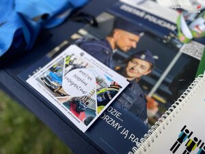 zdjęcie kolorowe: ulotka Zostań śląskim policjantem