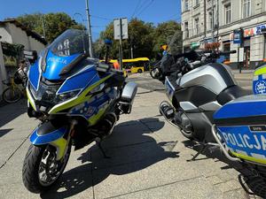 Widoczne dwa motocykle Policyjne