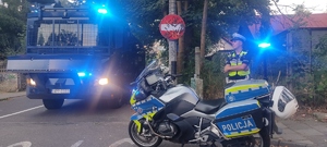 Widoczny motocykl Policyjny, Policjant