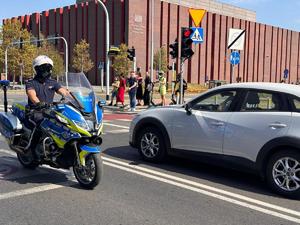 Zdjęcie kolorowe: Śląscy policjanci podczas zabezpieczenia 8 Marszu Równości